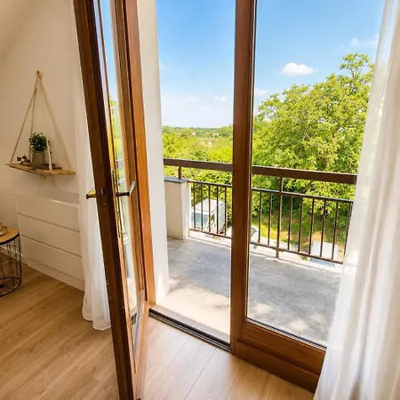 Large Cozy 2 Bedrooms 2 Bathrooms Terrace *