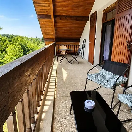 Large Cozy 2 Bedrooms 2 Bathrooms Terrace